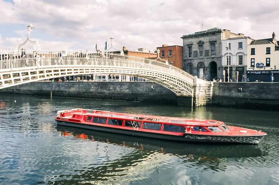 Dublin: River Liffey Sightseeing Cruise - What the guides add to the experience