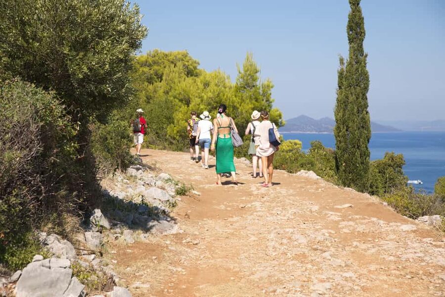 Dubrovnik: Elaphiti Island Luxury Pirate Ship Cruise - What the guide adds to the day