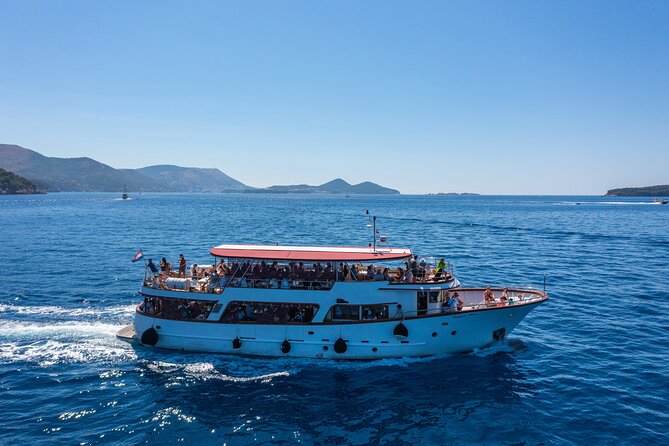 Dubrovnik: Elaphiti Islands Full-Day Cruise with Lunch - What the staff and boat add to the day