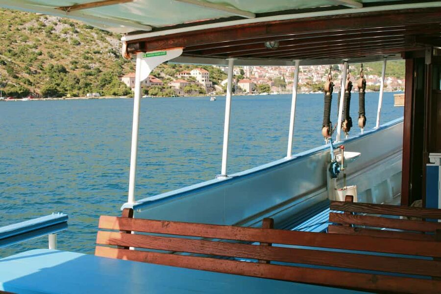 Dubrovnik: Full-Day Blue Cave & Elaphiti Islands Boat Tour - Boat comfort, crew, and group size
