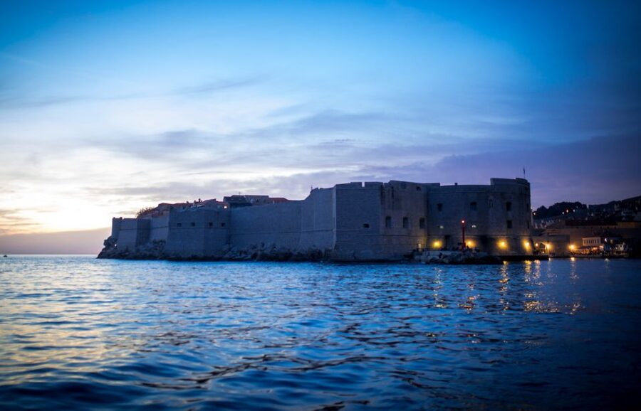 Dubrovnik: Panoramic Sunset Cocktail Cruise Around Old Town - Boarding Slavija in Dubrovnik’s Old Port