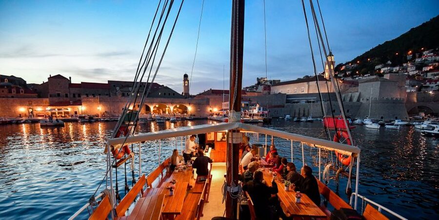 Dubrovnik: Panoramic Sunset Cocktail Cruise Around Old Town - Bruschetta, Canapés, Fruit, and Ice Cream