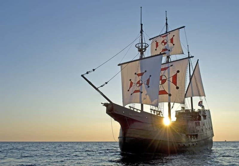 Dubrovnik: Panoramic Sunset Cruise-Karaka Ship (Adult Only) - Sparkling wine, music, and what you actually receive