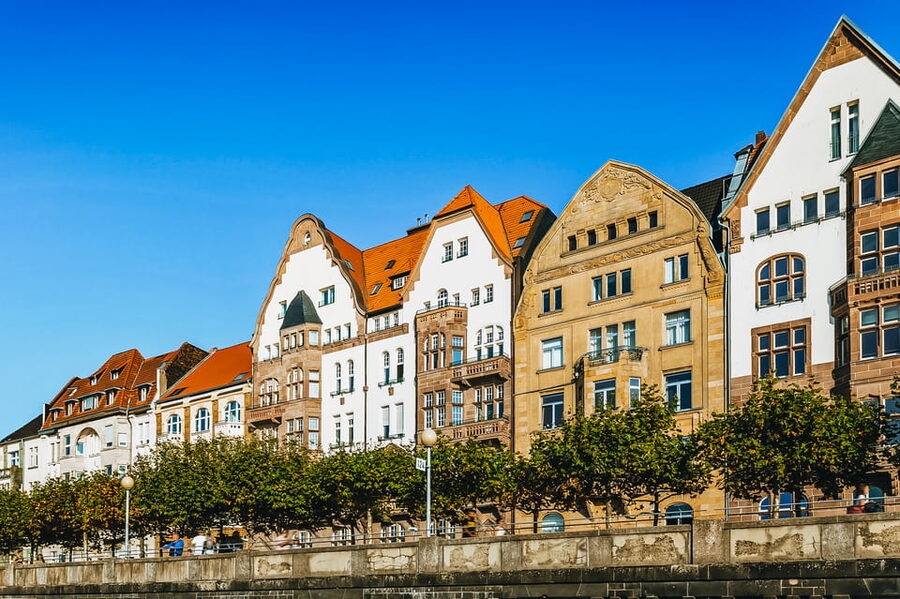 Düsseldorf: City Sightseeing Cruise on the Rhine - Drinks, snacks, and the onboard bar