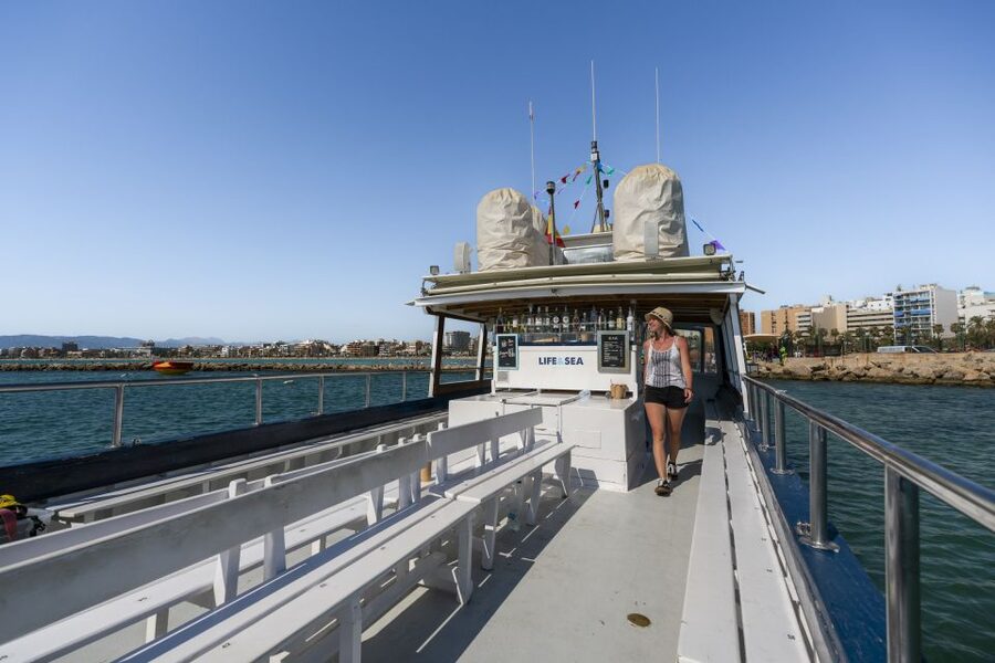 El Arenal, Mallorca: Bay of Palma Boat Tour with Snorkeling - How crowded is the boat?