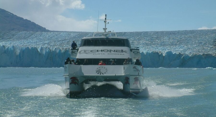 El Calafate: All Glaciers Boat Trip - Lunch, drinks, and the Captain’s Club question