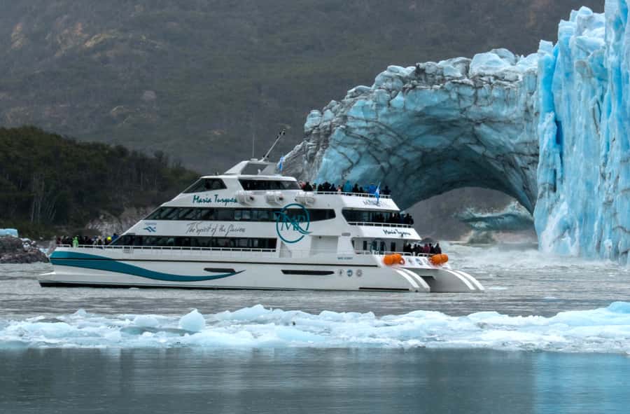 El Calafate: Glaciers Gourmet Experience - Full Day Cruise - Canal de los Témpanos and Perito Moreno