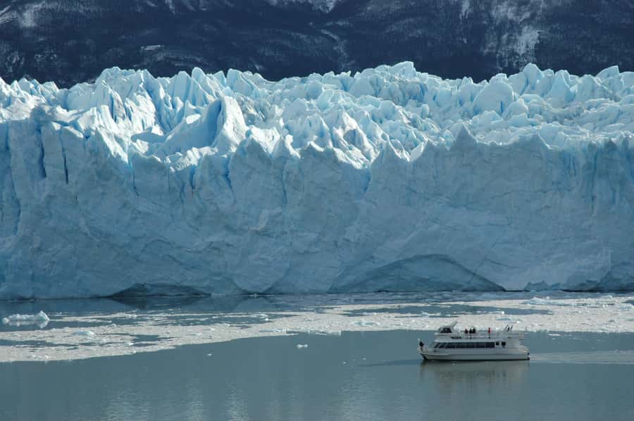 El Calafate: Perito Moreno Glacier & Optional Boat Cruise - Food, cafés, and what to pack
