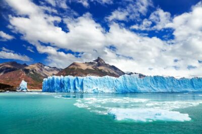 El Calafate: Perito Moreno Glacier Trekking Tour and Cruise