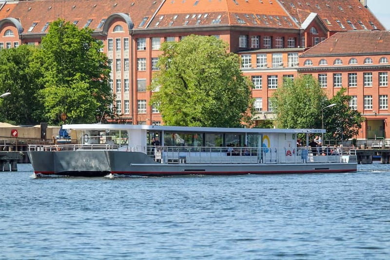 Evening Boat Tour 1.5 hour with our solarcatamaran - Leaving Uber Platz for the River