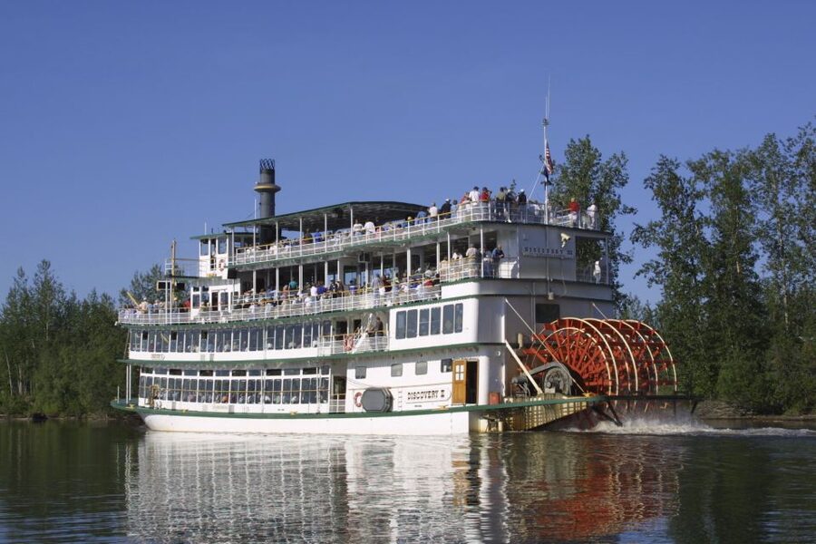 Fairbanks: Riverboat Cruise and Local Village Tour - A bush pilot shows why planes matter here