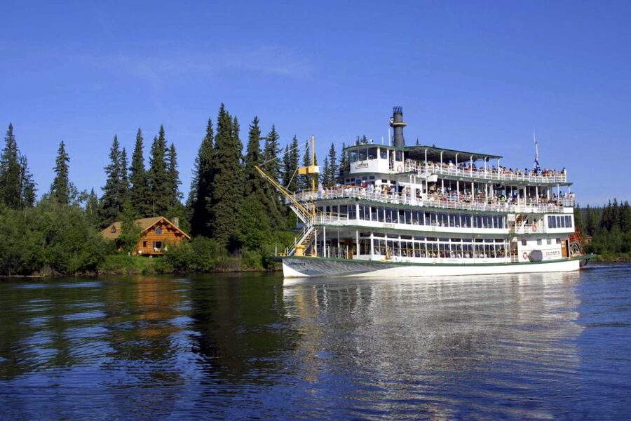 Fairbanks: Riverboat Cruise and Local Village Tour - Trail Breaker Kennel brings the dogs close