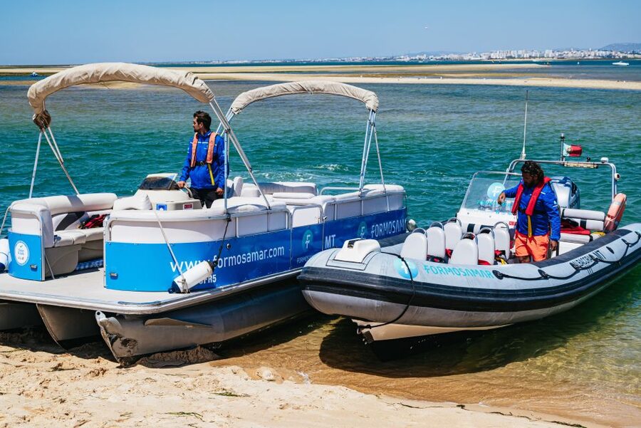 Faro: Deserta Island and Farol Island Catamaran Boat Trip - Sailing between the islands