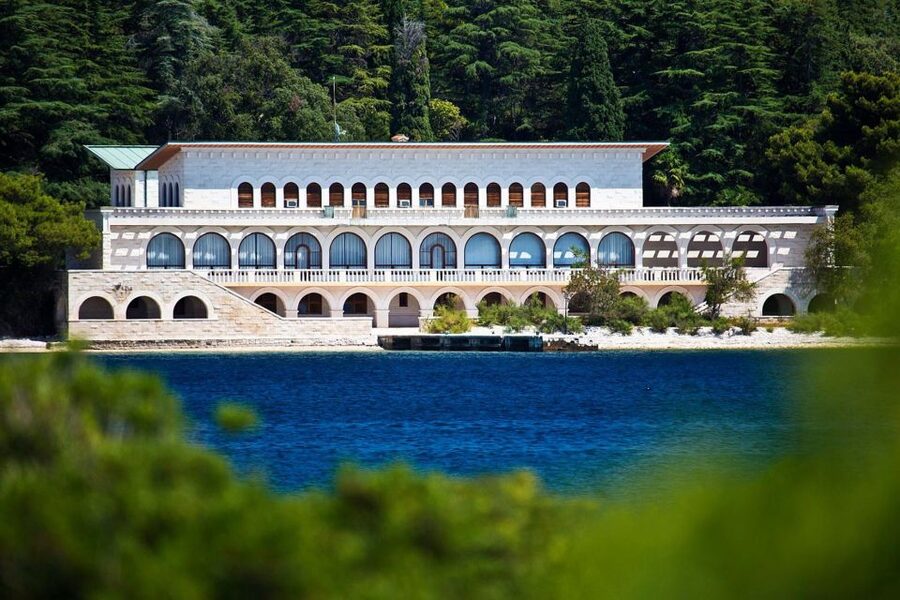 Fazana: Brijuni National Park Scenic Boat Tour & Swimming - The first 15 minutes: crossing to Veliki Brijun