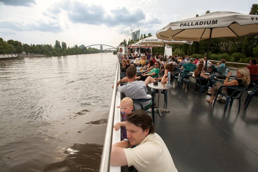 Frankfurt: 1-Hour Panorama Boat Cruise on the river Main - Finding the KD landing stage near Eiserner Steg