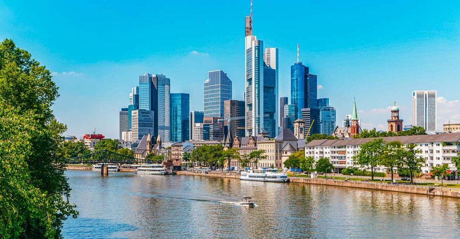 Frankfurt: River Main Sightseeing Cruise with Commentary - Heading east past Sachsenhausen