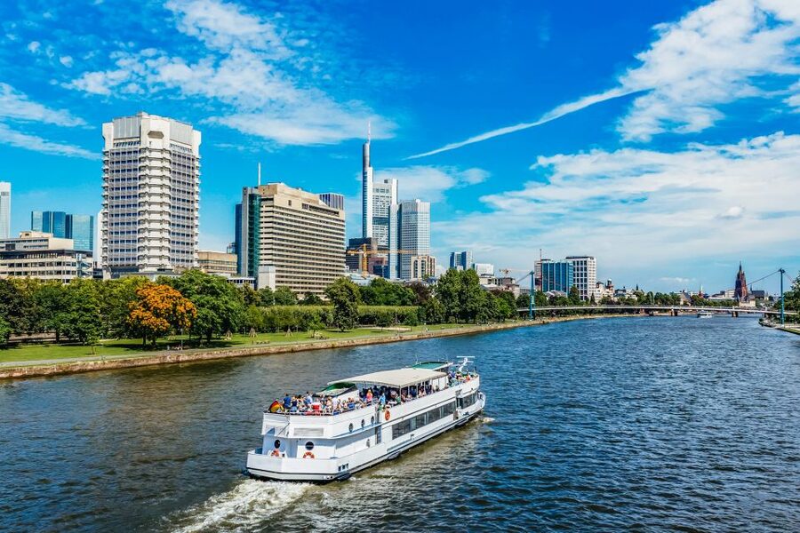 Frankfurt: River Main Sightseeing Cruise with Commentary - Why the 100-minute cruise is usually the better buy