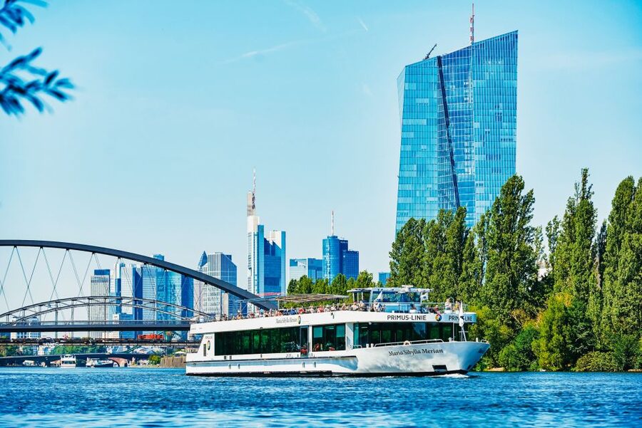 Frankfurt: River Main Sightseeing Cruise with Commentary - Audio commentary, seating, and onboard comfort
