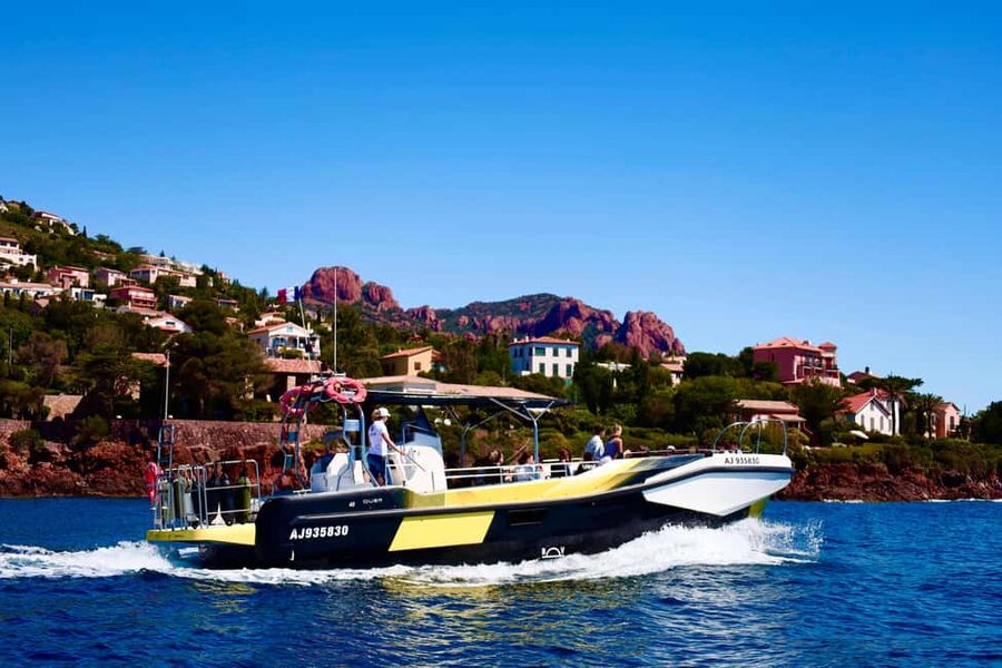 Fréjus : Esterel Calanques Cruise (Comfort Boat) + Swim Stop - Who will enjoy this boat trip most