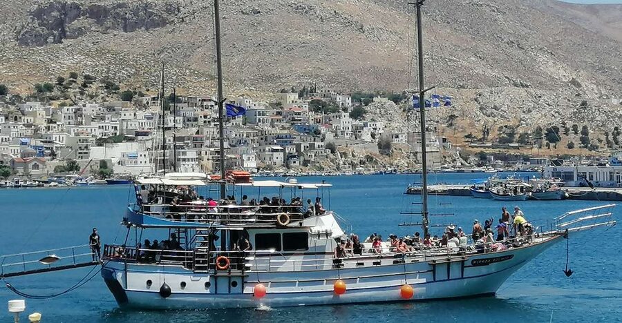From Ag Anna: Rina's Cave and Ano and Kato Koufonisi Cruise - The return sail is beautiful but long