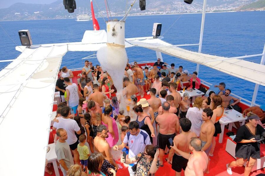 From Alanya: Boat Tour with Unlimited Soft Drinks and Lunch - Swimming near Cleopatra Beach