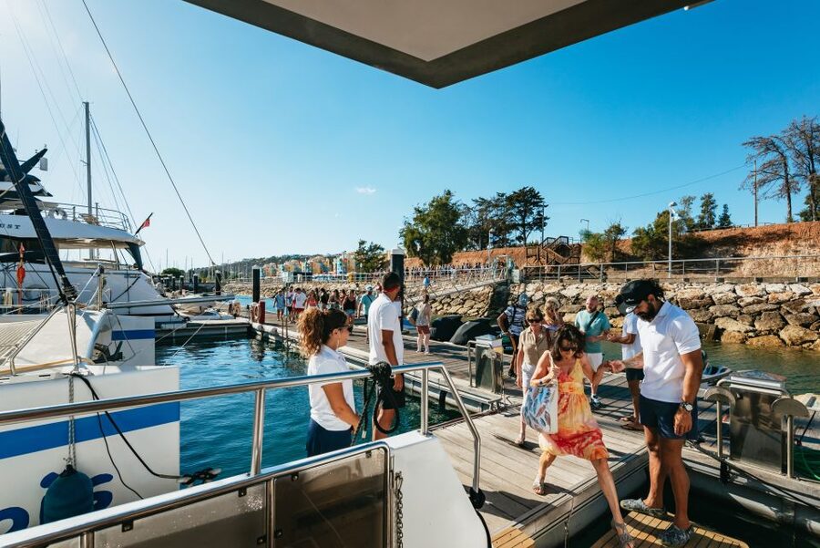 From Albufeira: Sunset Cruise and Beach BBQ with Open Bar - Sunset Over Armação de Pêra Bay