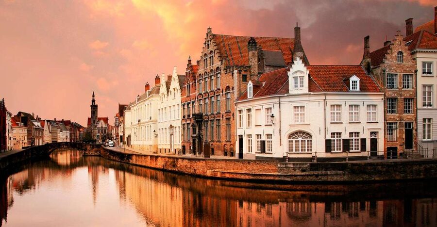 From Amsterdam: Bruges Day Trip in Spanish with Boat Option - Meeting the group in Amsterdam