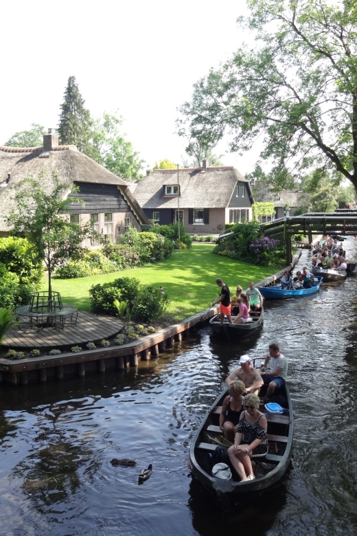 From Amsterdam: Giethoorn Day Trip with Small Electric Boat - The one-hour electric boat ride