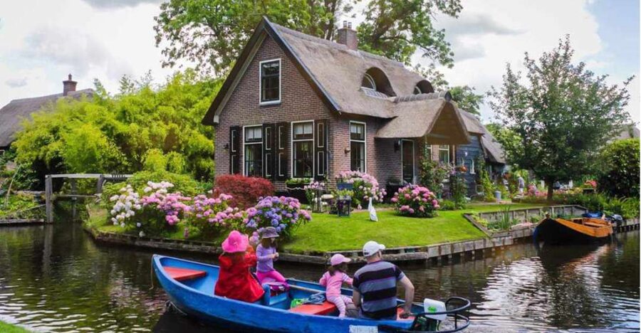 From Amsterdam: Giethoorn Guided Day Trip with Canal Cruise - Why Giethoorn makes a good break from Amsterdam