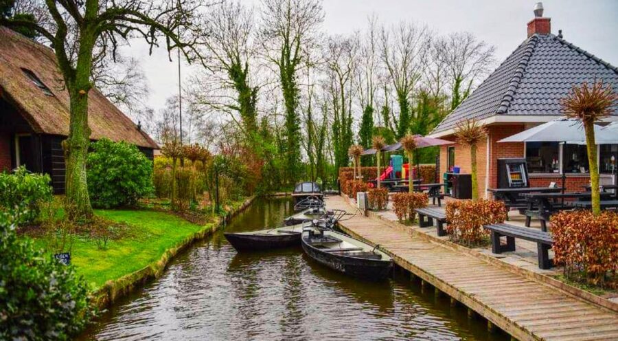 From Amsterdam: Giethoorn Guided Day Trip with Canal Cruise - Who will enjoy this Giethoorn day trip