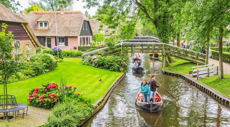 From Amsterdam: Giethoorn Guided Day Trip with Canal Cruise - Meeting in Amsterdam and settling into the coach