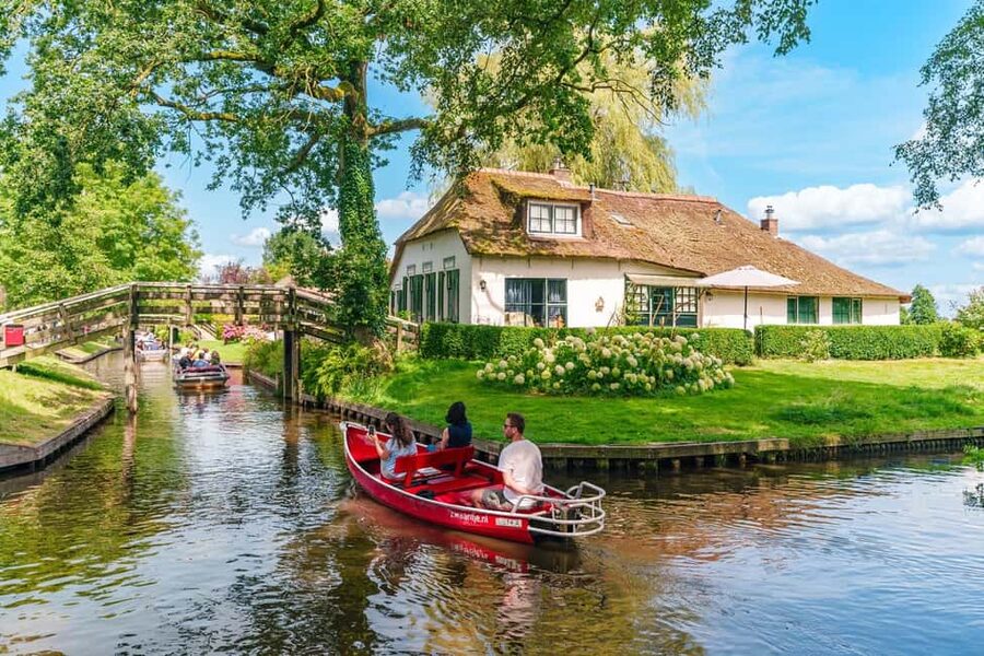 From Amsterdam: Ultimate Giethoorn Experience with Boat Tour - Starting at Amsterdam Central Station