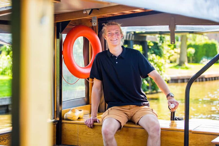 From Amsterdam: Ultimate Giethoorn Experience with Boat Tour - The Giethoorn boat ride comes first