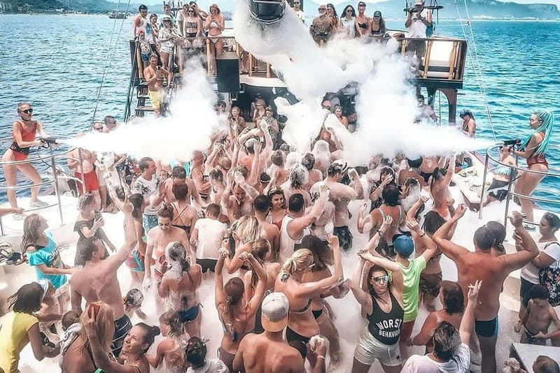 From Antalya/Kemer: All-Inclusive Party Boat with Lunch - Leaving Kemer Marina on the Monster boat