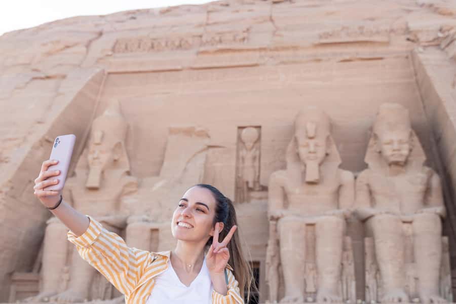 From Aswan: 4-Day Nile Cruise from Aswan to Luxor with Guide - Guides, communication, and how the service feels