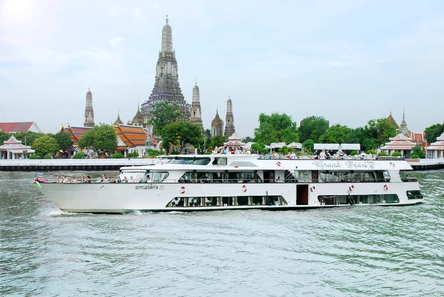 From Bangkok: Ayutthaya Day Tour by Bus with River Cruise - Ayutthaya’s royal past at Wat Phra Sri Sanphet