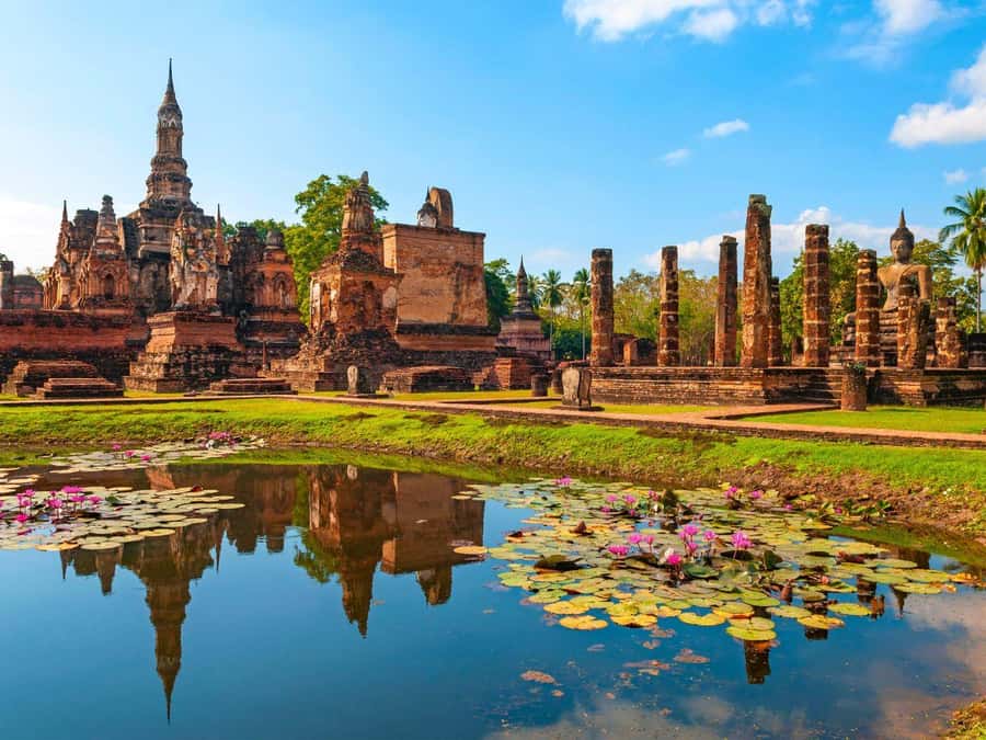 From Bangkok: Ayutthaya Temples and Boat Tour with Lunch - Wat Yai Chai Mongkhon brings the ruins into focus