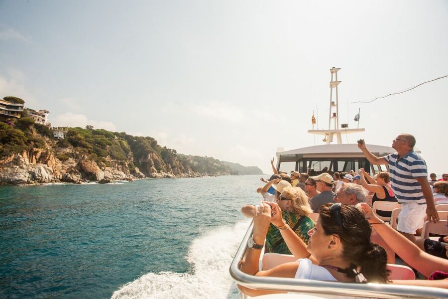 From Barcelona: Costa Brava Day Tour with Boat Trip - Lloret de Mar in 90 minutes