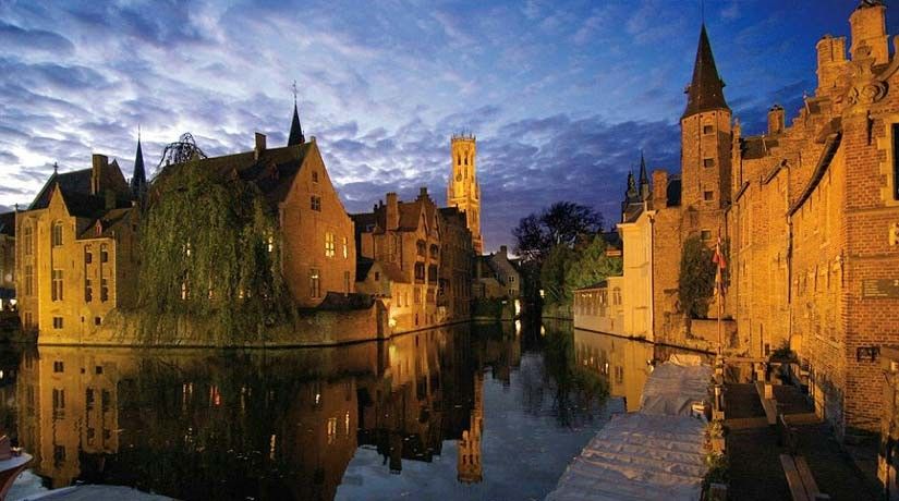 From Brussels: Bruges Day Trip with Boat Tour Option (ES) - Meeting the coach outside Brussels Central Station