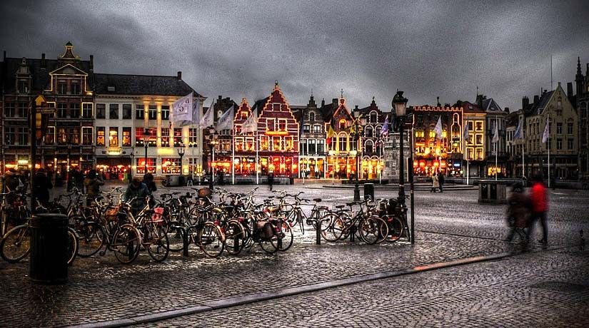 From Brussels: Bruges Day Trip with Boat Tour Option (ES) - Four hours to make Bruges your own