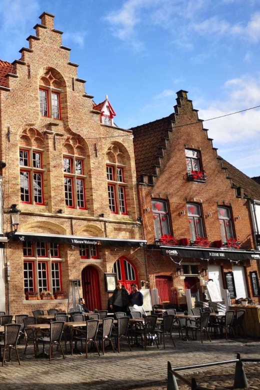 From Brussels: Bruges Day Trip with Boat Tour Option (ES) - What the guides add to the day