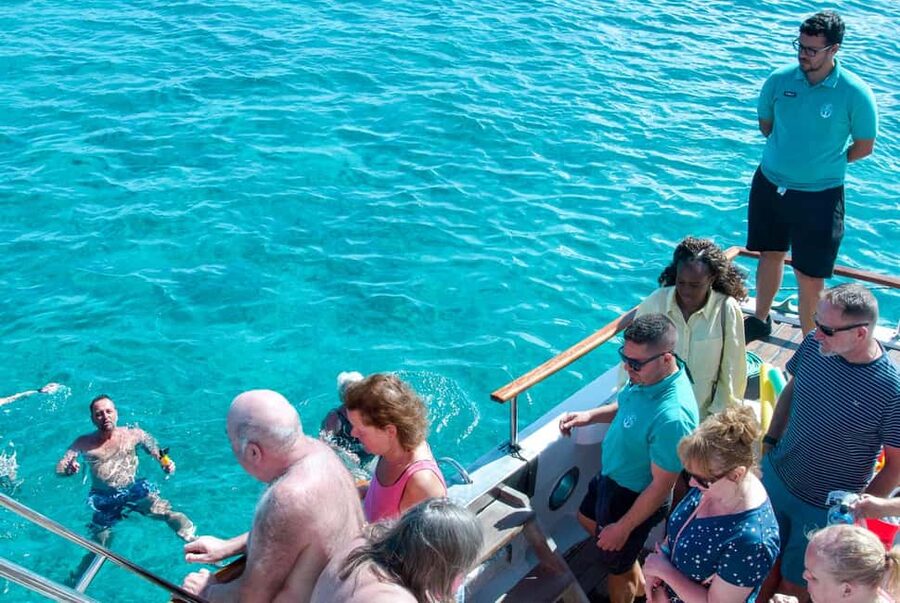 From Corralejo: Lobos Island Boat and Snorkel Activity - Continue to the lighthouse if you have a full afternoon