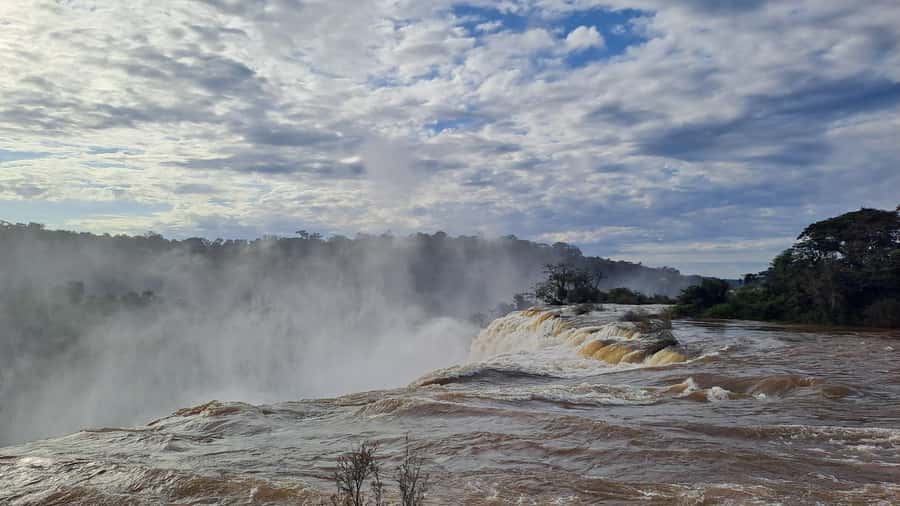 From Foz do Iguaçu: Iguazú Falls Boat Ride Argentina - Timing, crowds, and how much independence you have