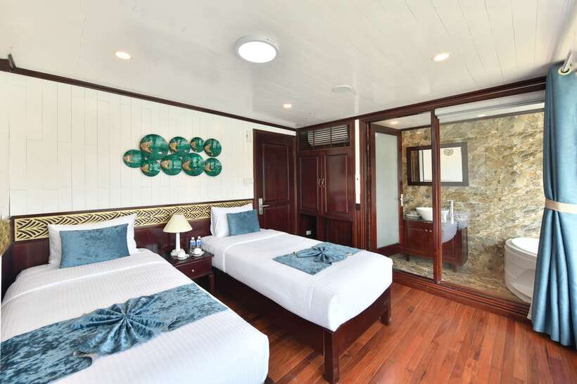 From Hanoi: 2-Day Halong Sapphire Cruise with Balcony Cabin - Early Tai Chi and the route to Dark and Bright Cave