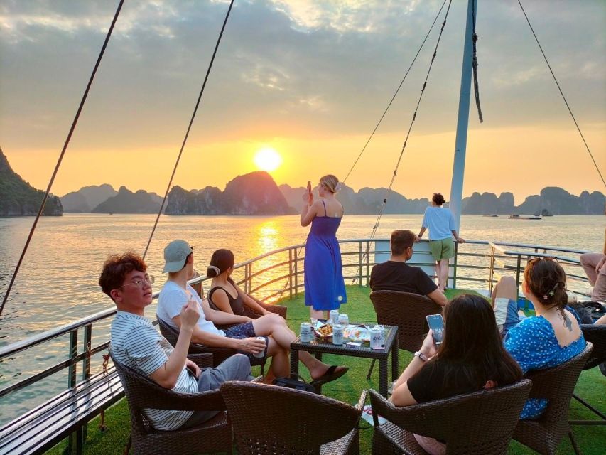 From Hanoi: Halong Bay Deluxe Cruise Day Trip - Luon Cave by kayak, boat, or shared option