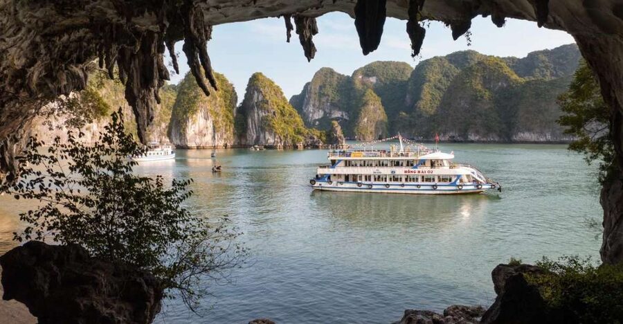 From Hanoi: Halong Bay Deluxe Cruise Day Trip - Arriving at the harbor and boarding the boat