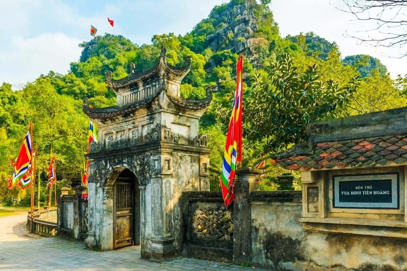 From Hanoi: Tam Coc Boat Trip and Hoa Lu & Mua Cave Tour - Key points at a glance