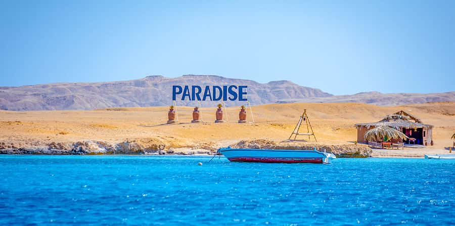 From Hurghada: Paradise Island Snorkeling Cruise with Lunch - A Social Day With a Lively Crew