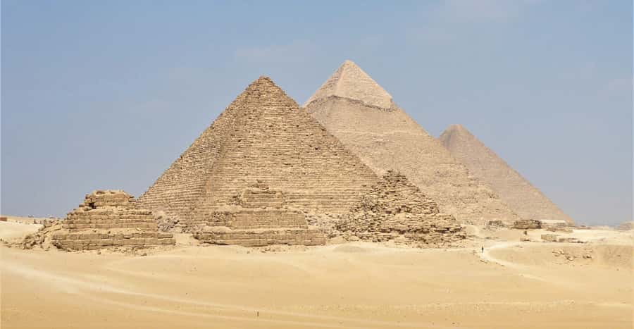 From Hurghada: Pyramids and Egyptian Museum Tour & Boat Ride - Lunch and the local restaurant stop