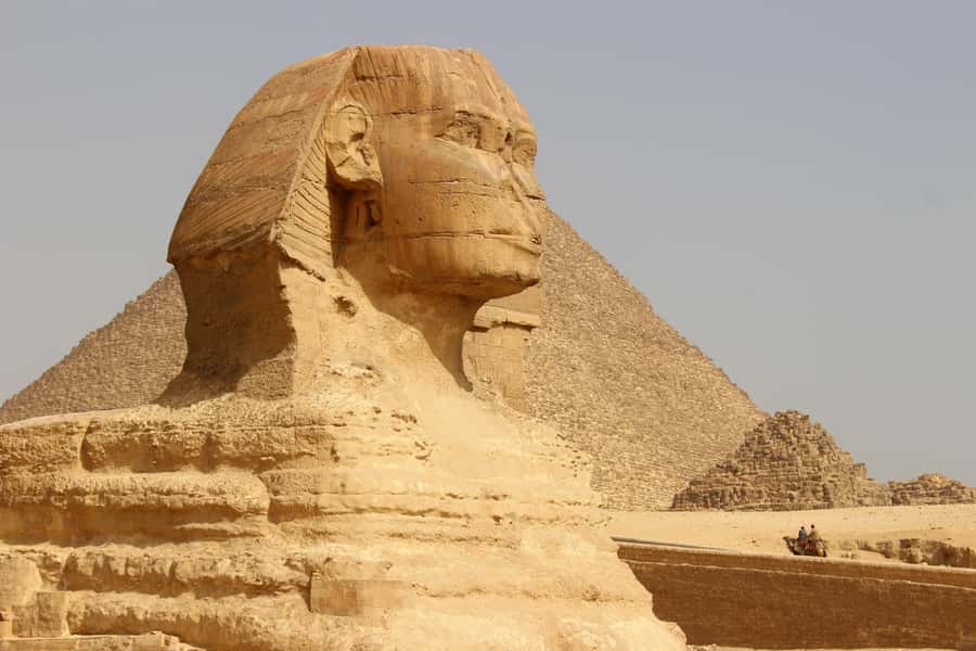 From Hurghada: Pyramids and Egyptian Museum Tour & Boat Ride - The Sphinx and Valley Temple
